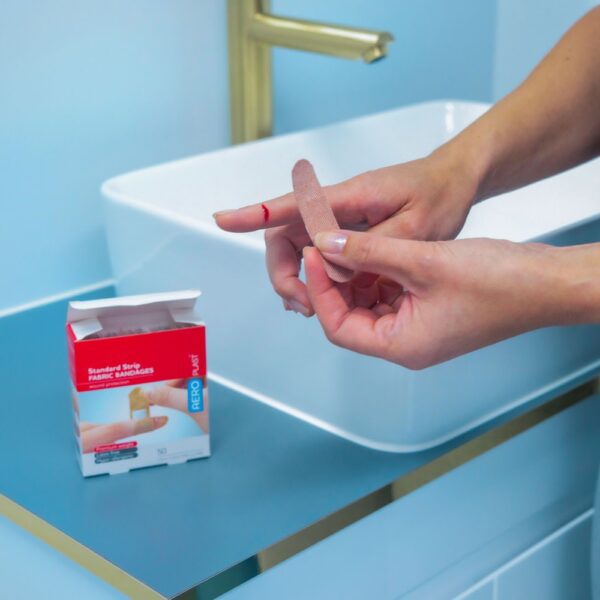 AEROPLAST Premium Fabric Large Fingertip 7.5 x 4.5cm Box/25 - Image 2